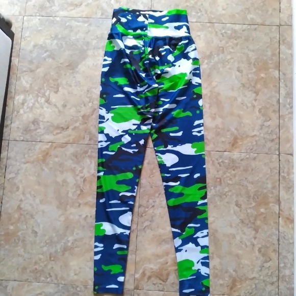 Majestic Fan Fashion Zubaz Seattle Seahawks leggings, size Small - Picture 3 of 5
